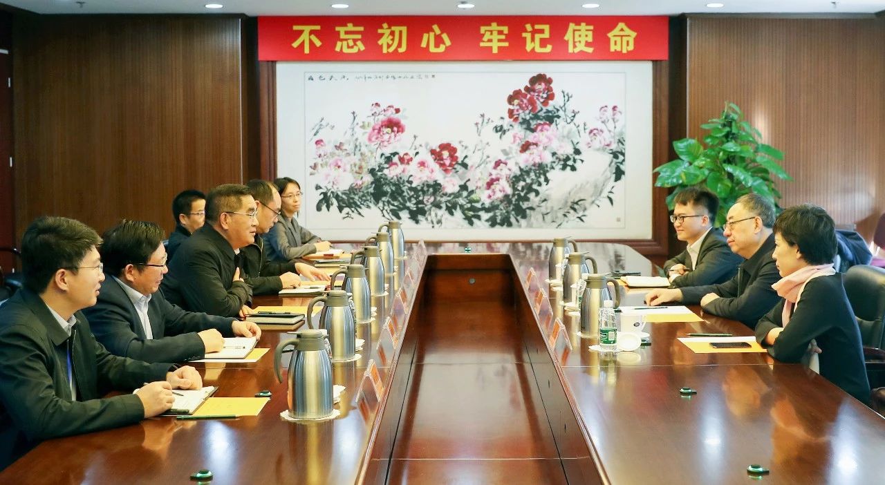 姜仁鋒會(huì)見中國(guó)國(guó)新黨委委員、總會(huì)計(jì)師劉學(xué)詩(shī) 
